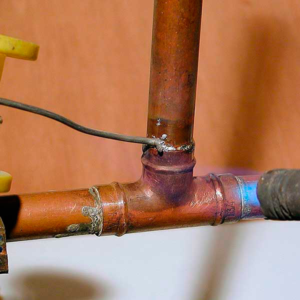 Reparacion de tuberías en Doce de Octubre Medellín